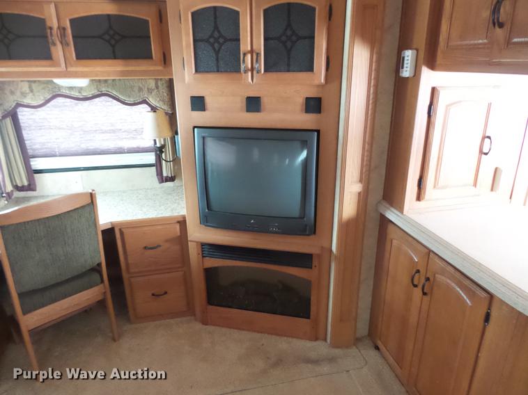 image for item DW9711 2007 Montana 3400RL camper