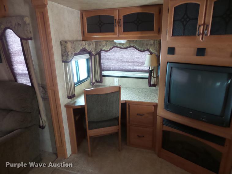 image for item DW9711 2007 Montana 3400RL camper