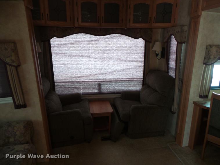 image for item DW9711 2007 Montana 3400RL camper