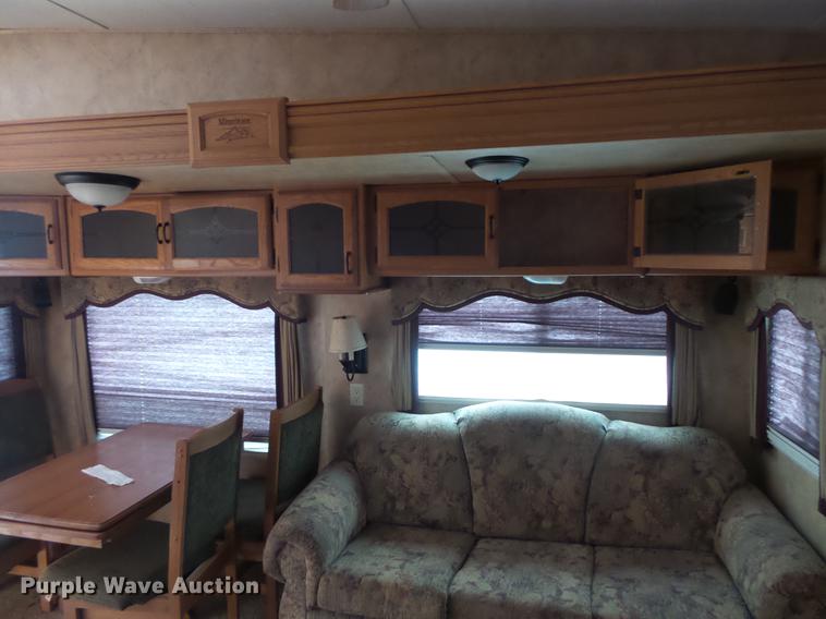 image for item DW9711 2007 Montana 3400RL camper