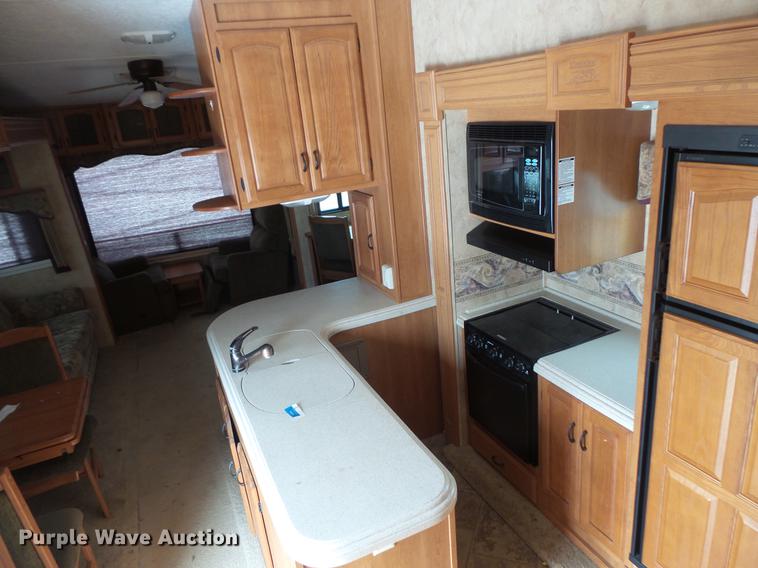 image for item DW9711 2007 Montana 3400RL camper