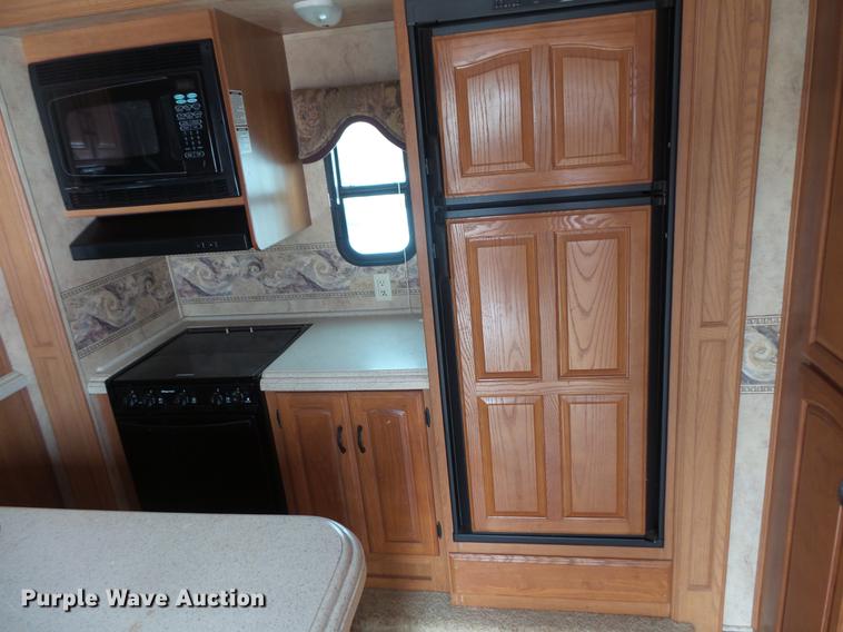 image for item DW9711 2007 Montana 3400RL camper