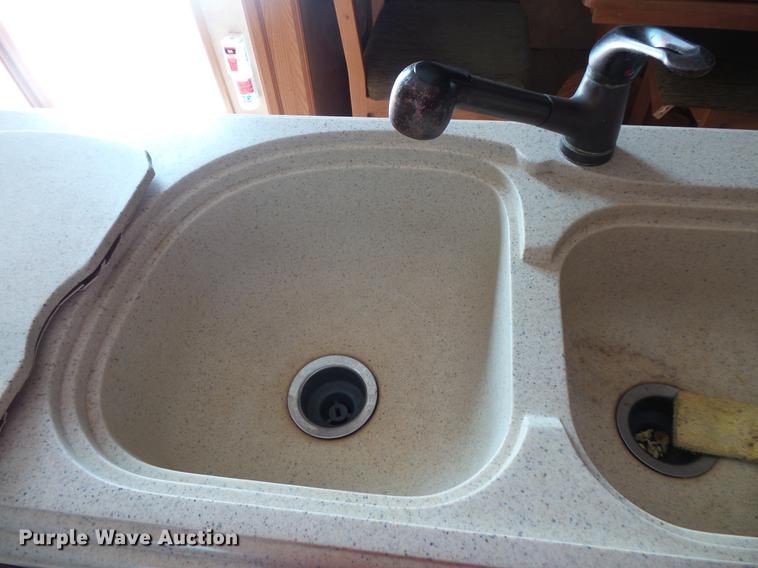 image for item DW9711 2007 Montana 3400RL camper