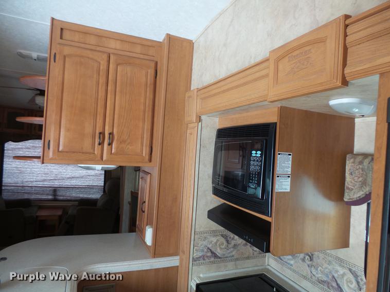 image for item DW9711 2007 Montana 3400RL camper