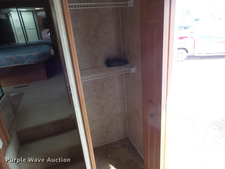 image for item DW9711 2007 Montana 3400RL camper