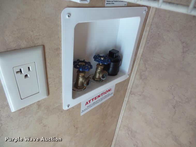 image for item DW9711 2007 Montana 3400RL camper