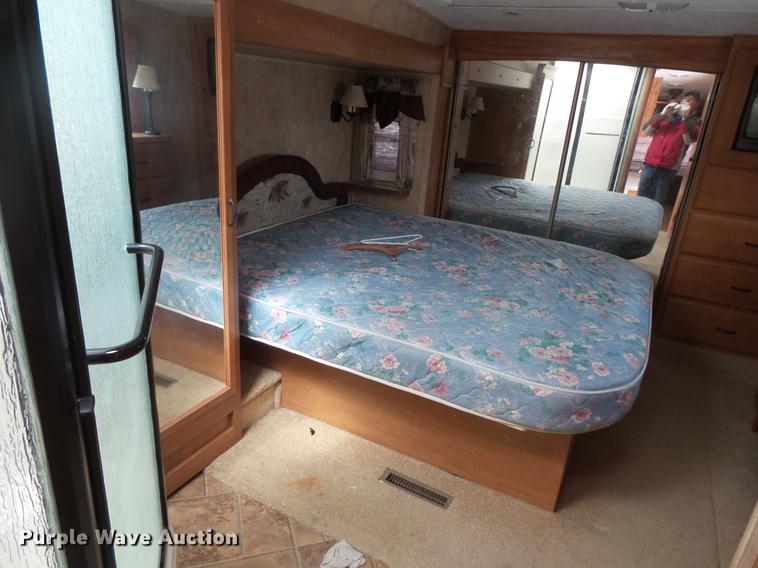 image for item DW9711 2007 Montana 3400RL camper