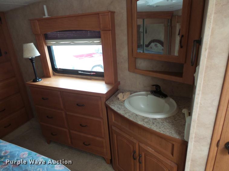 image for item DW9711 2007 Montana 3400RL camper