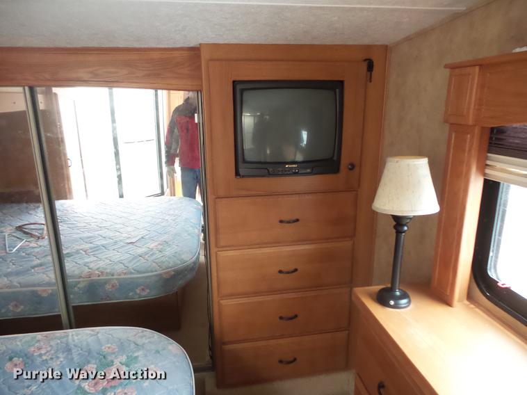 image for item DW9711 2007 Montana 3400RL camper