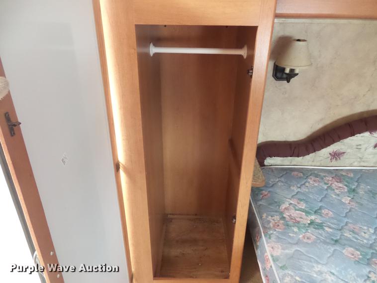 image for item DW9711 2007 Montana 3400RL camper