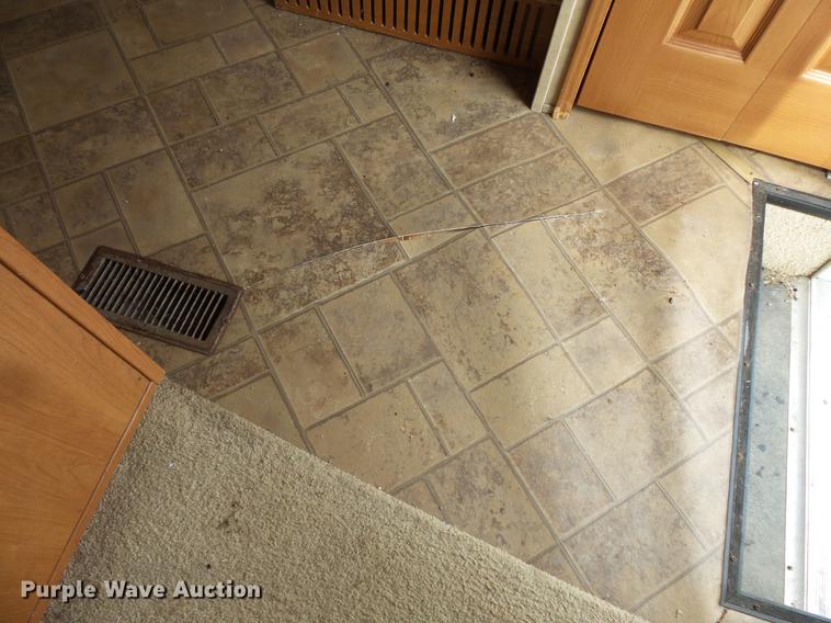 image for item DW9711 2007 Montana 3400RL camper