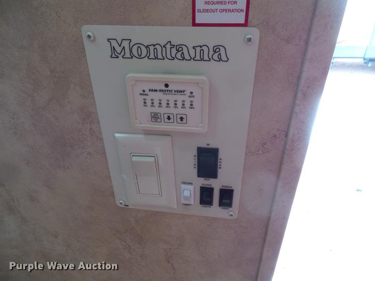 image for item DW9711 2007 Montana 3400RL camper