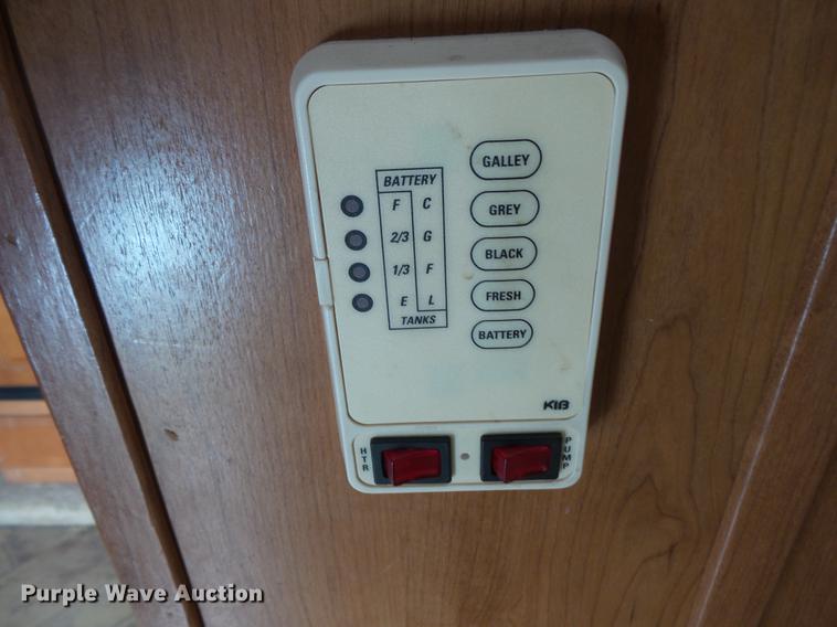 image for item DW9711 2007 Montana 3400RL camper