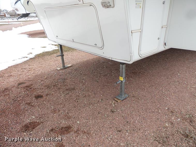 image for item DW9711 2007 Montana 3400RL camper