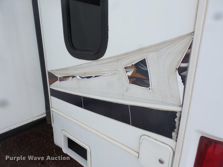 image for item DW9711 2007 Montana 3400RL camper