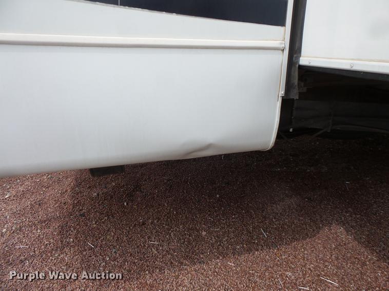 image for item DW9711 2007 Montana 3400RL camper