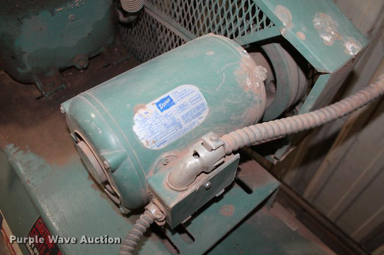 image for item DZ9866 Champion air compressor