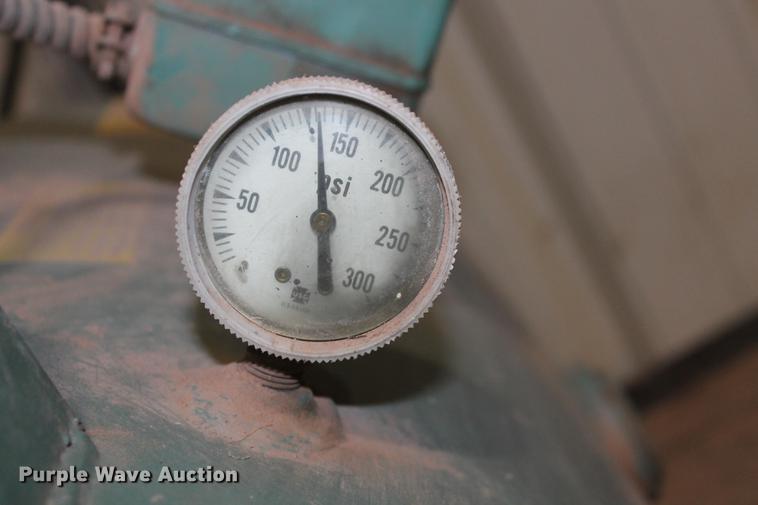 image for item DZ9866 Champion air compressor