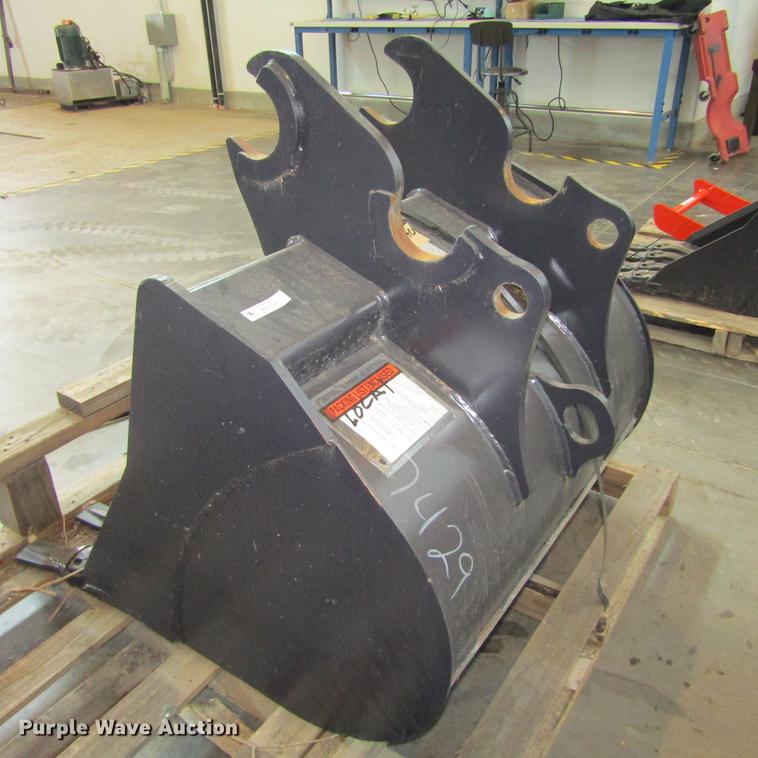 Kubota KX080 trenching bucket in Grapevine, TX Item EB9564 sold Purple Wave