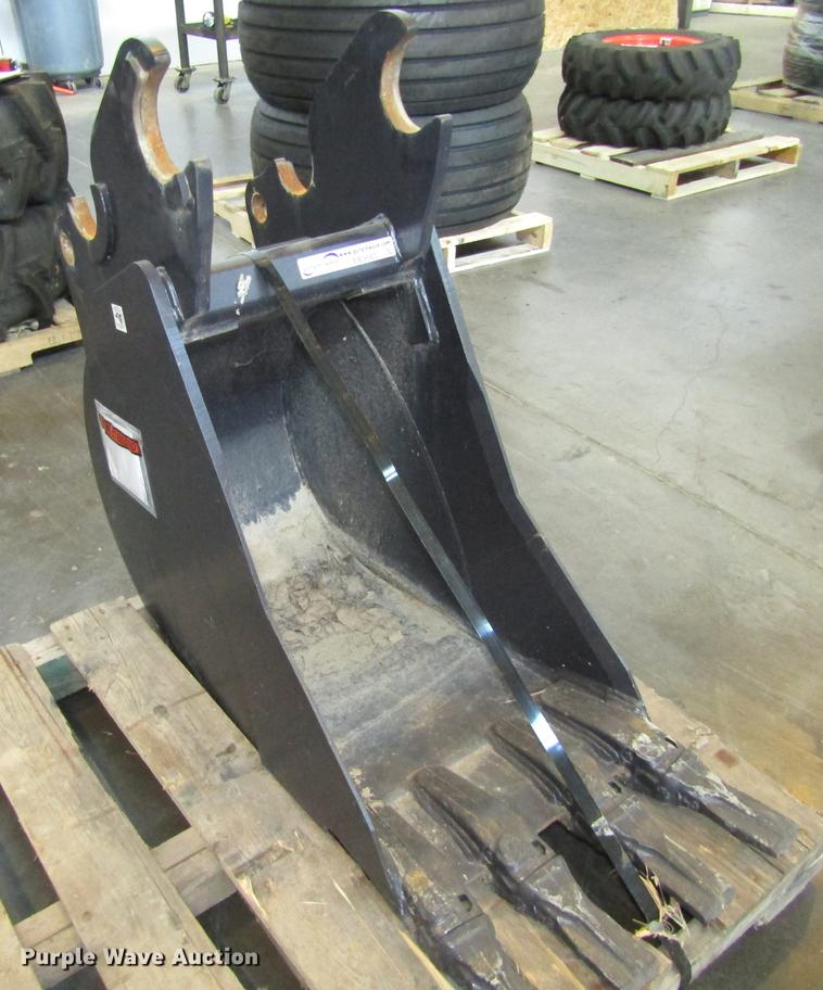 Kubota KX080 trenching bucket in Grapevine, TX Item EB9565 sold