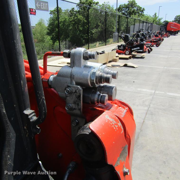 image for item EB9576 2017 Kubota SVL95-2S skid steer