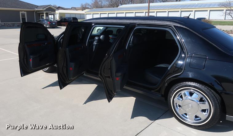 image for item EL9294 2005 Cadillac Krystal Koach limousine