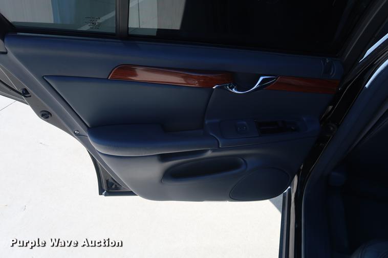 image for item EL9294 2005 Cadillac Krystal Koach limousine