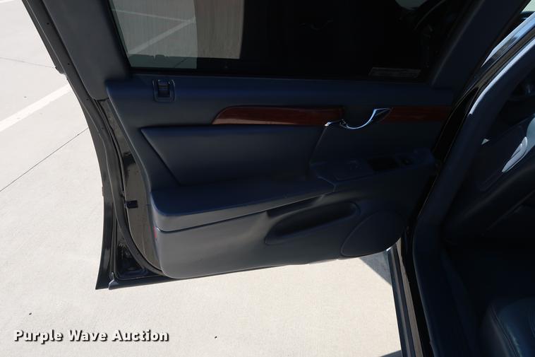 image for item EL9294 2005 Cadillac Krystal Koach limousine