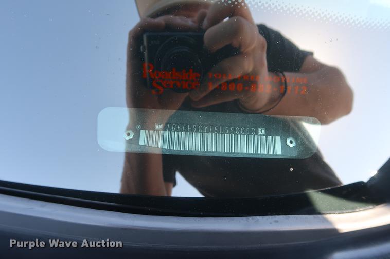 image for item EL9294 2005 Cadillac Krystal Koach limousine