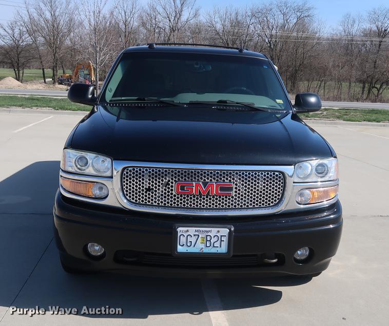 image for item EL9298 2005 GMC Yukon Denali SUV