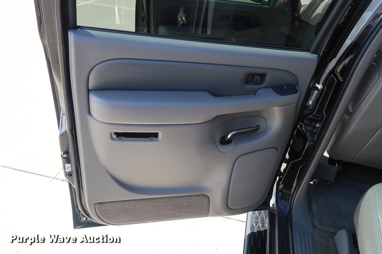 image for item EL9298 2005 GMC Yukon Denali SUV