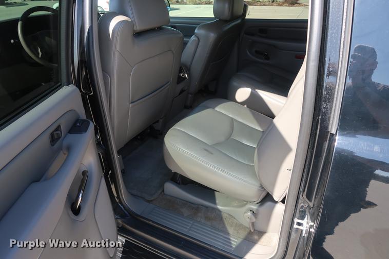 image for item EL9298 2005 GMC Yukon Denali SUV