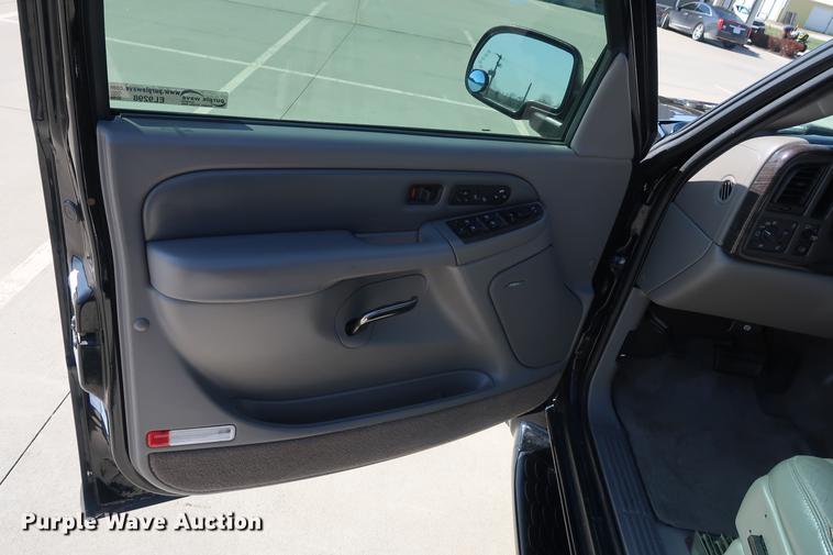 image for item EL9298 2005 GMC Yukon Denali SUV