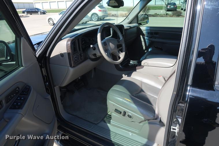image for item EL9298 2005 GMC Yukon Denali SUV