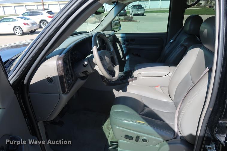 image for item EL9298 2005 GMC Yukon Denali SUV