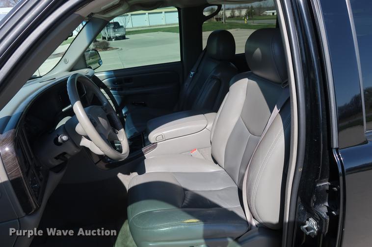 image for item EL9298 2005 GMC Yukon Denali SUV