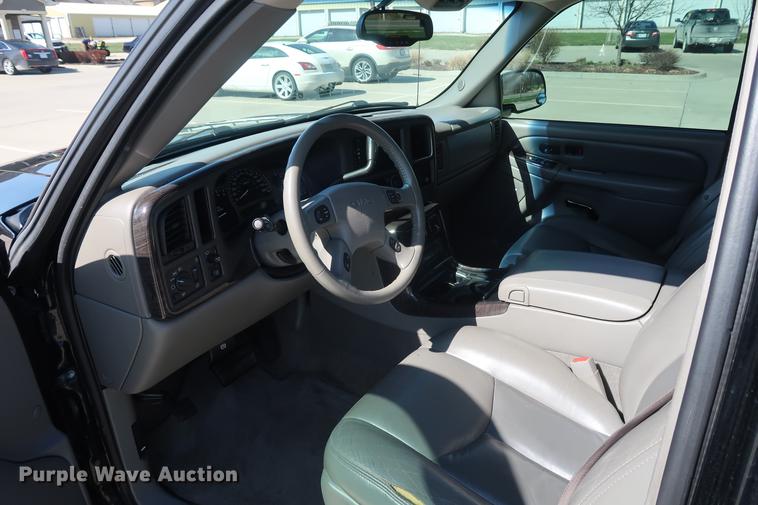 image for item EL9298 2005 GMC Yukon Denali SUV
