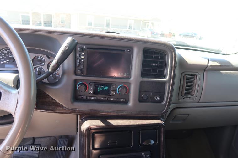 image for item EL9298 2005 GMC Yukon Denali SUV