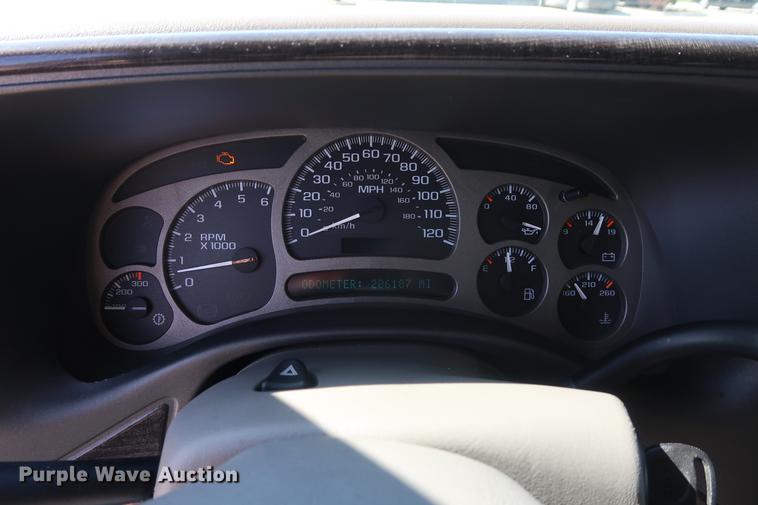 image for item EL9298 2005 GMC Yukon Denali SUV