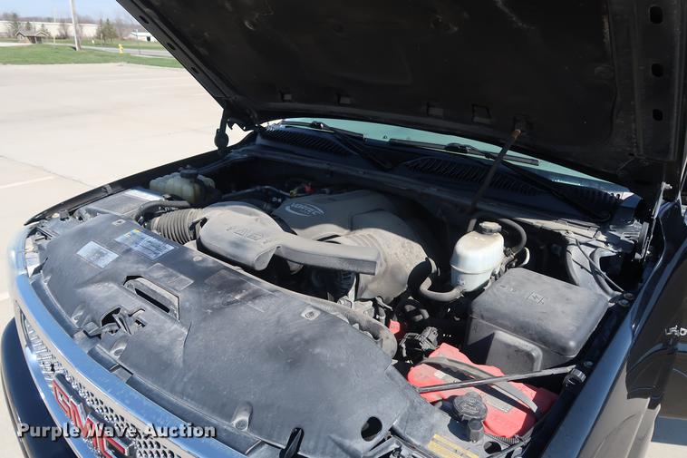 image for item EL9298 2005 GMC Yukon Denali SUV