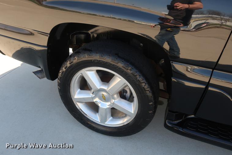 image for item EL9298 2005 GMC Yukon Denali SUV