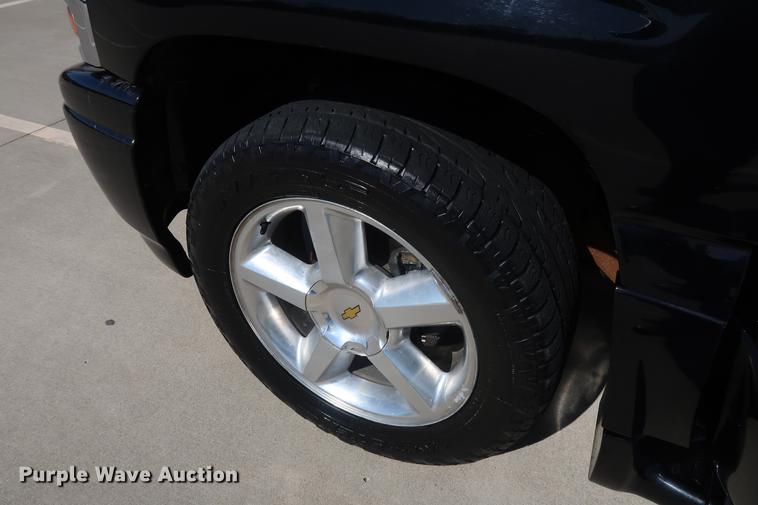 image for item EL9298 2005 GMC Yukon Denali SUV