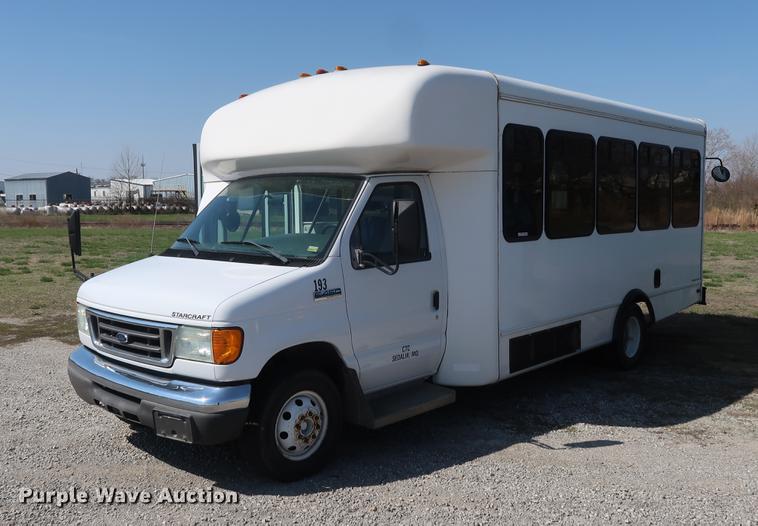 image for item EP9302 2007 Ford Econoline E450 shuttle bus