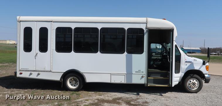 image for item EP9302 2007 Ford Econoline E450 shuttle bus