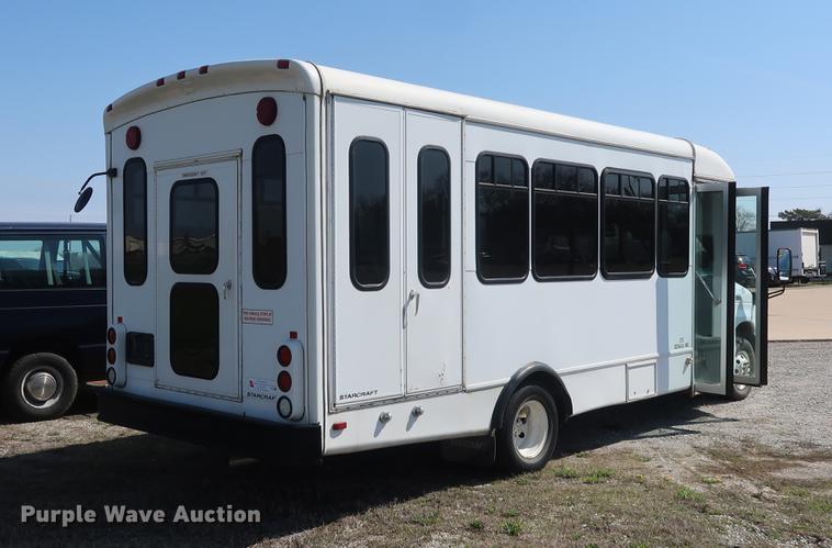 image for item EP9302 2007 Ford Econoline E450 shuttle bus