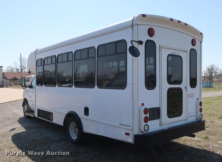 image for item EP9302 2007 Ford Econoline E450 shuttle bus