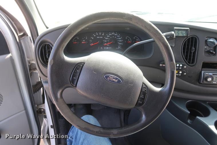 image for item EP9302 2007 Ford Econoline E450 shuttle bus