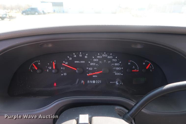 image for item EP9302 2007 Ford Econoline E450 shuttle bus