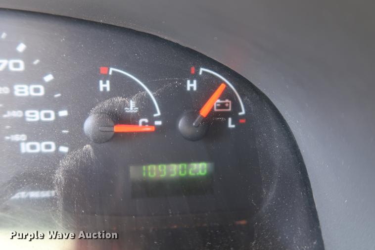 image for item EP9302 2007 Ford Econoline E450 shuttle bus