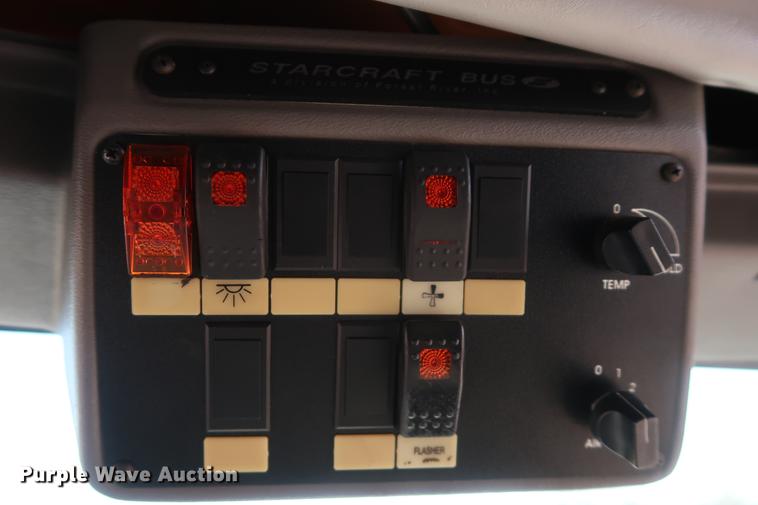 image for item EP9302 2007 Ford Econoline E450 shuttle bus